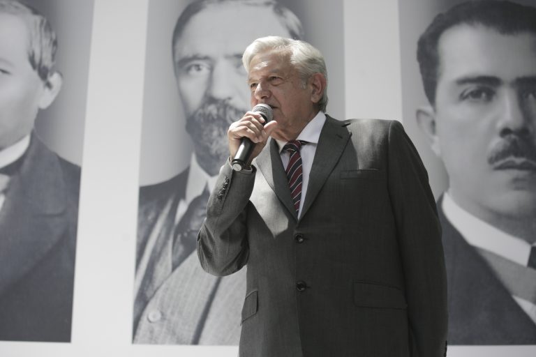Por la delicada situación de seguridad, @SEDENAmx y @SEMAR_mx continuarían en las calles: @LopezObrador_