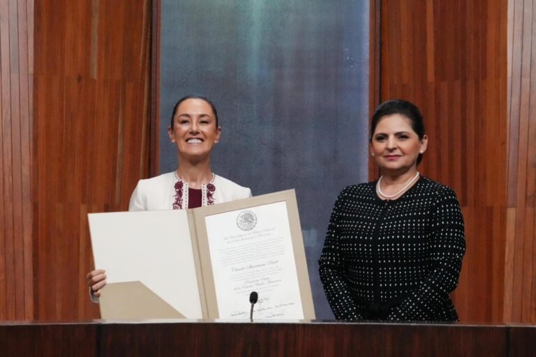 Claudia Sheinbaum recibe su constancia de mayoría